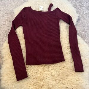 Aeropostale off-shoulder long sleeveve